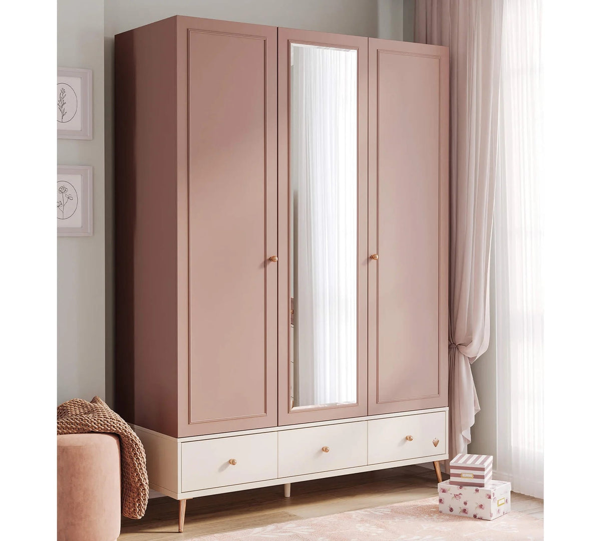 Dulap PEARL 145 cm lățime, 3 uși batante, oglindă, finisaj roz pudră, alb ivory, 3 sertare