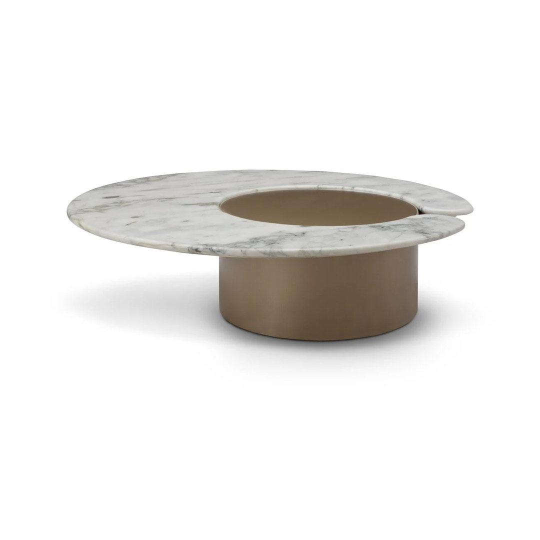 Măsuță cafea ARCO 120 cm diametru, blat marmură albă, bază metalică, finisaj alamă