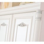 Dulap 140 cm, 3 uși batante, stil clasic romantic, alb antique cu accente patinate, bară haine, rafturi și sertare interioare, design elegant premium BELLE - imagine 4