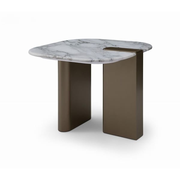 Măsuță de cafea modernă pentru living 60 cm, blat din marmură albă și picioare din lemn cu finisaj brass, design contemporan elegant TRIADA